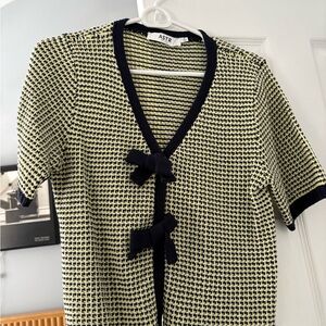 ASTR Navy and Yellow Patterned Knit Top